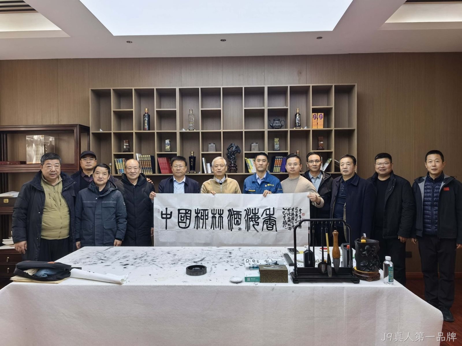  中国文化产业战略协会副主席李羊民一行莅临J9真人第一品牌参观交流